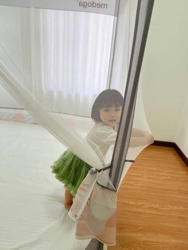 宝宝能感觉到妈妈睡旁边吗，新生儿要挨着妈妈睡吗（那就居家带娃睡大觉）