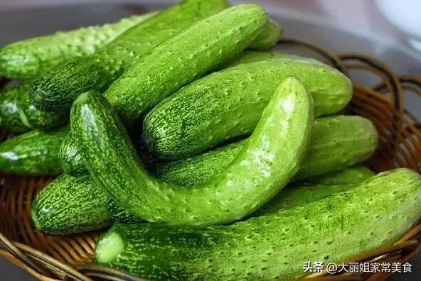 苦瓜可以直接生吃吗，苦瓜是否可以生吃（这6种“刮油”蔬菜要多吃）