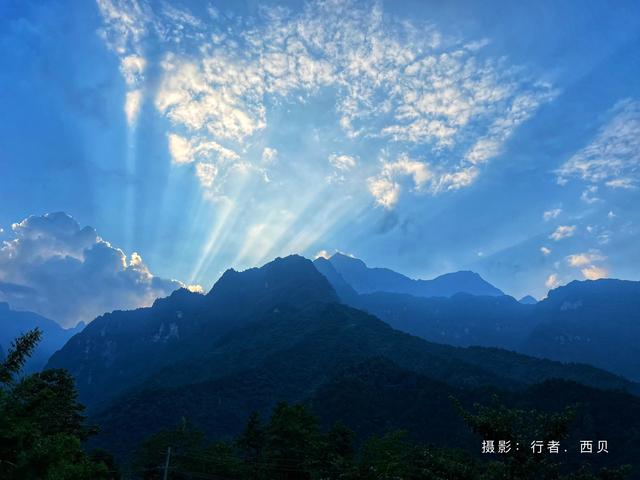 落日余晖是什么意思，“落日余晖（落日余辉）