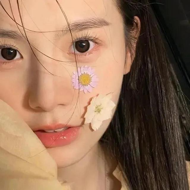 女头/ins纯欲风，微信头像，女头/ins纯欲风（女头/纯欲/捧花/风华正茂当然要落落大方）