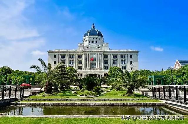 上海外国语大学是211还是985，上海外国语大学是985的吗（就业前景位居上海高校前列）