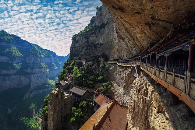 绵山自然风景区在哪里，山西晋中绵山：步步有景