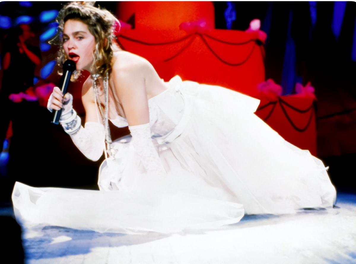 达内尔(64岁麦当娜照片曝光) - 青木春