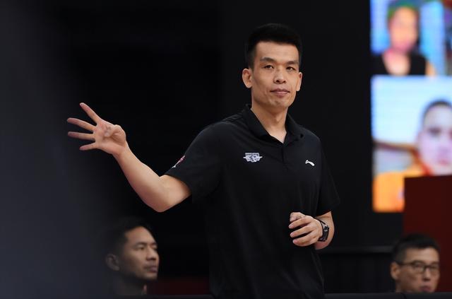 北京首钢主教练，北京首钢男篮主教练水平评价（解立彬正式下课）