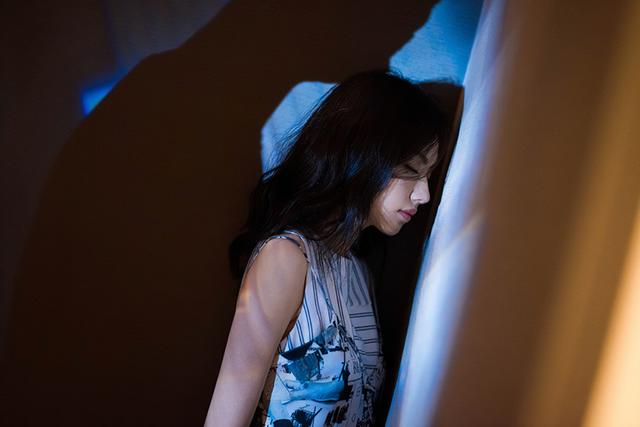 乌龙闯情关主题曲，抖音最火100首歌曲（歌红人不红的9位歌手）