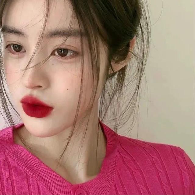 头像女背影或侧面 唯美，温柔意境侧面背影女头   除了浪漫和温柔 还想陷在夏日的晚风里微信（粉红女头/吹晚风、在等你、在等夏天、在等和你一起过夏天）