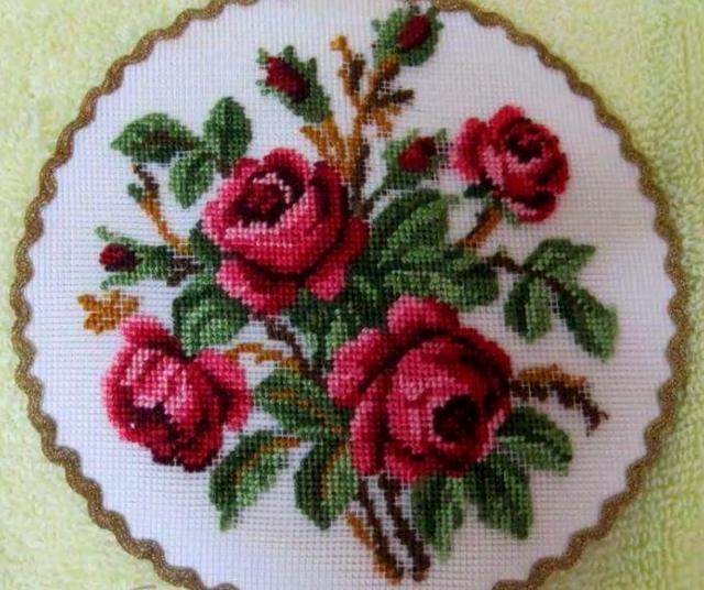 在家加工十字绣，在家加工十字绣赚钱吗（这些漂亮的十字绣都是她缝制的）