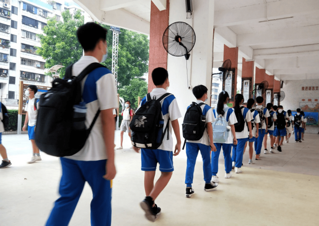 私立学校和公立学校哪个好，公立学校跟私立学校哪个好（读公立学校和私立学校的学生）