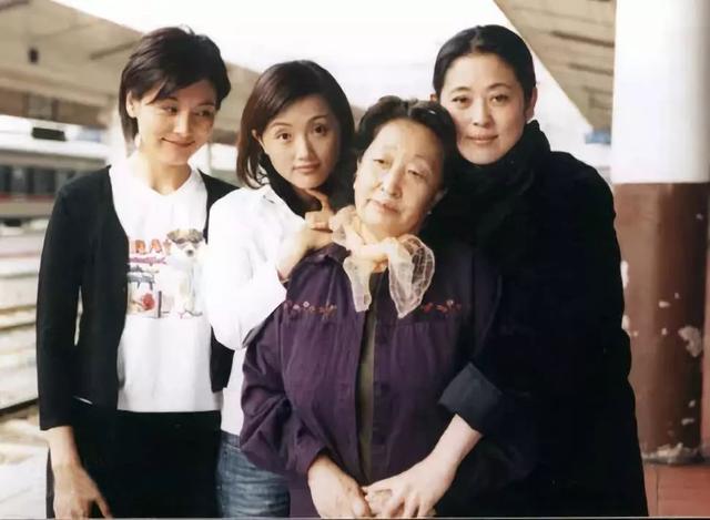 张延个人资料简介，父亲早逝最疼妈妈