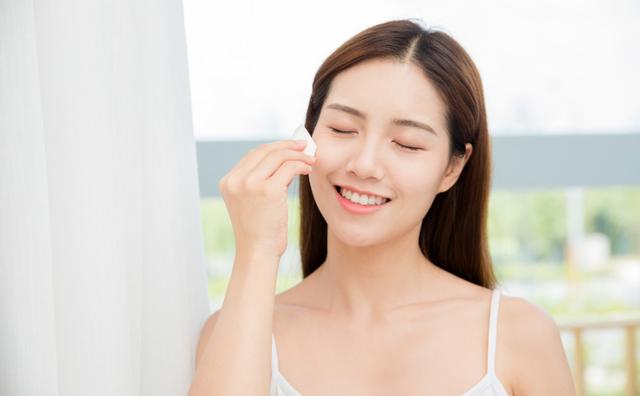 关于用洗面奶洗脸的步骤，用洗面奶洗脸的正确步骤（巨能美丨如何正确的洁面）