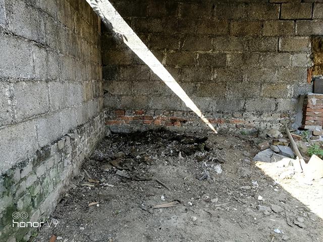 鸡笼怎么做，最简单的农村自制鸡笼（修建了一个坚固结实的标准鸡笼）