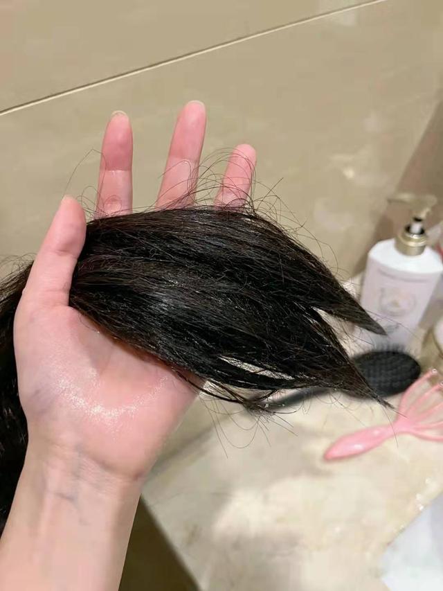 怎样让头发柔顺，怎样让头发更柔顺（洗头时牢记“4不要”）