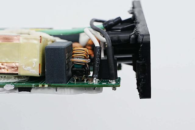 电脑适配器是什么，什么是适配器（拆解联想100W电源适配器看看用料）