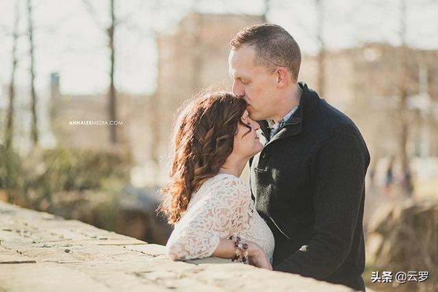 八个情侣经典POSE，全网最好听的四对情侣（情侣拍照的80个姿势）