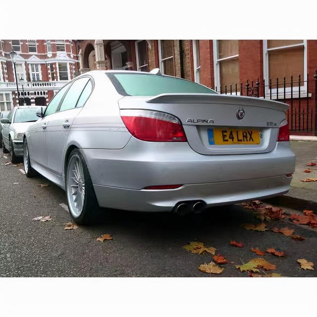 车标是r是什么车，r是什么车的标志（盘点七个冷门车标）