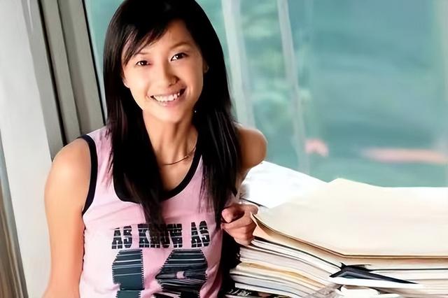 出道28年，才女徐静蕾隐退的背后，是“京圈神话”的破灭