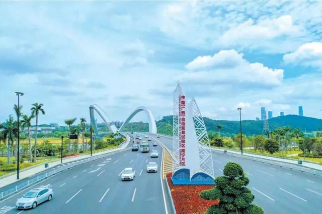 首届中国-东盟网络空间论坛上，中方提出中国与东盟共同打造中国-东盟信息（变的是时间 不变的是脚步）