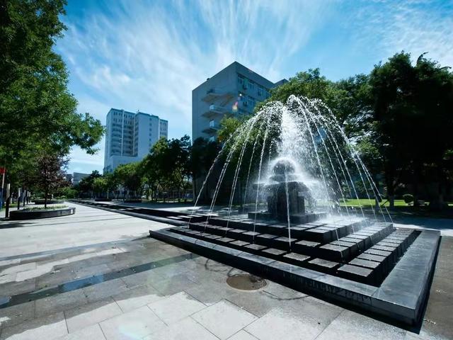 首都医科大学排名，首都医科大学排名全国第几位（北京这所大学很“尴尬”）