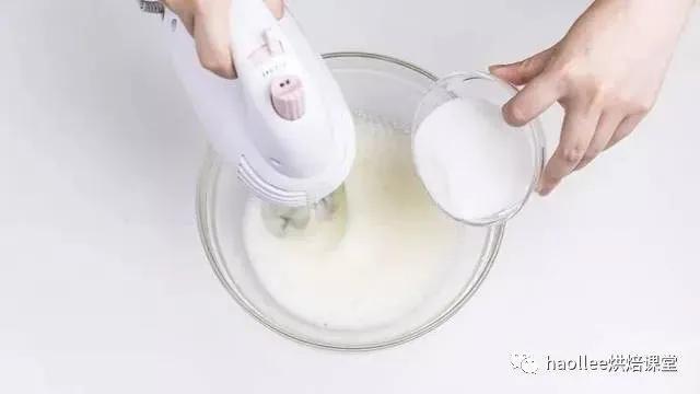 蛋清打发不起来，蛋白打发失败怎么处理（打发蛋白必须要加糖吗）