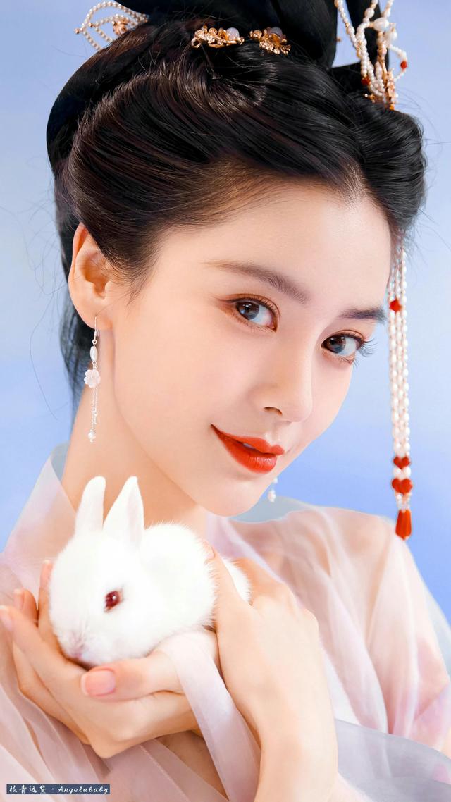 杨颖，微信头像，杨颖（angelababy中秋嫦娥玉兔大片）