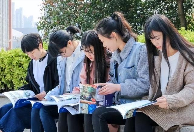 清华大学宿舍图片，国内最美大学宿舍清华大学（清华和哈佛耶鲁不在同一级别）