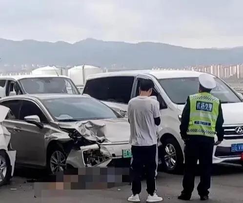 昆明机场一女子取行李被撞身亡（肇事司机开车玩手机）
