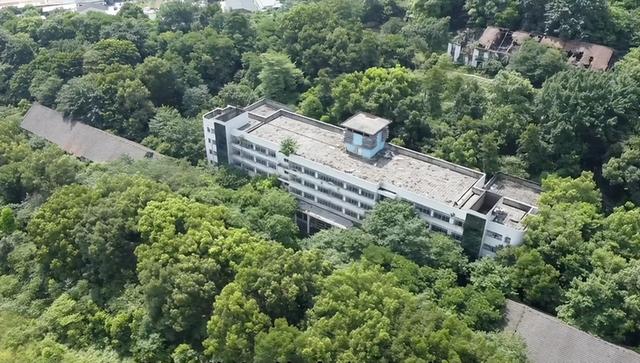 重庆市工业学校，重庆市工业学校2021招生简章（北碚这所中专校园荒废了13年还保留完好；30多年前比大学还吃香）