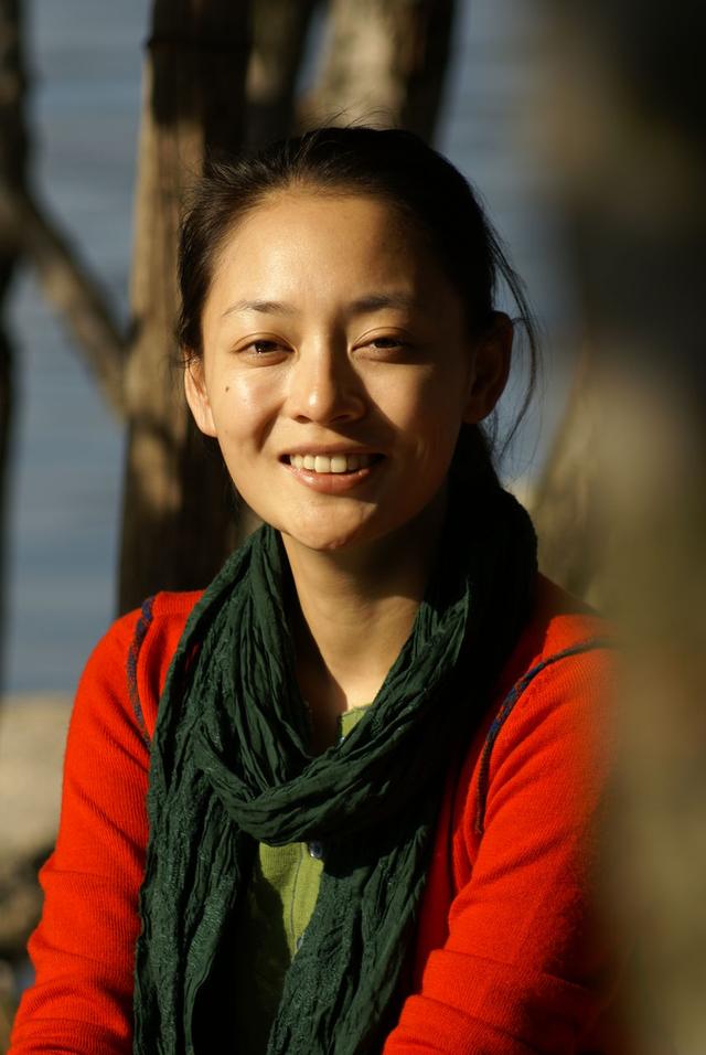 连奕名前妻陈佳妍：离婚后独自抚养女儿，不用男人也幸福