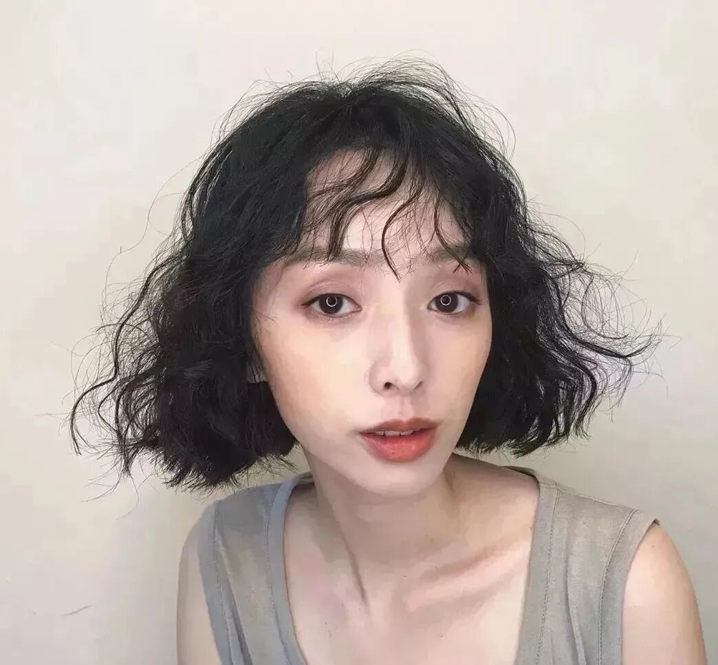 2020年最新短款卷发(2022年流行的短发小爆卷) - 美文分享 - 云科网