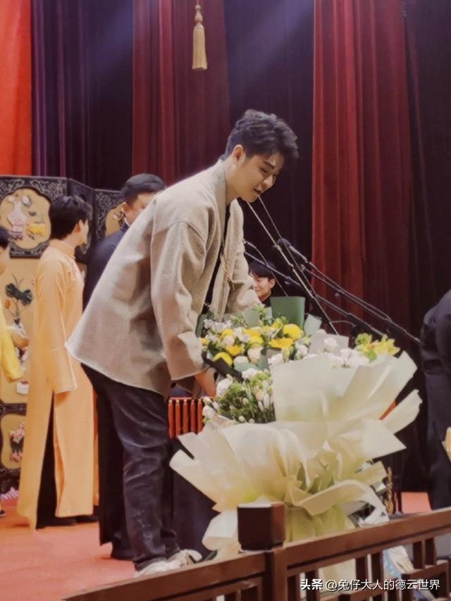 德云社成员名单，德云社所有成员名称大全（德云社张云雷晒八队合影照）