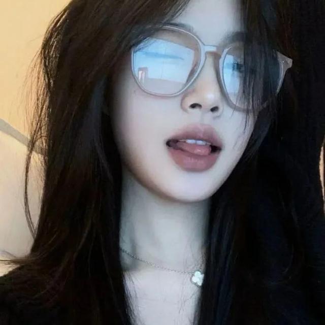 人们把难言的爱都埋入土壤里，微信头像，人们把难言的爱都埋入土壤里（女头‖说出你最爱的那句歌词吧）