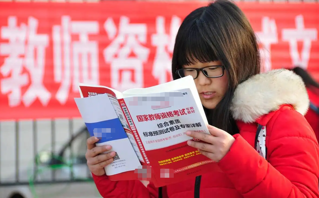 教资面试是同组淘汰吗，教资面试每一组都会淘汰人吗（教资面试考官做这些举动）