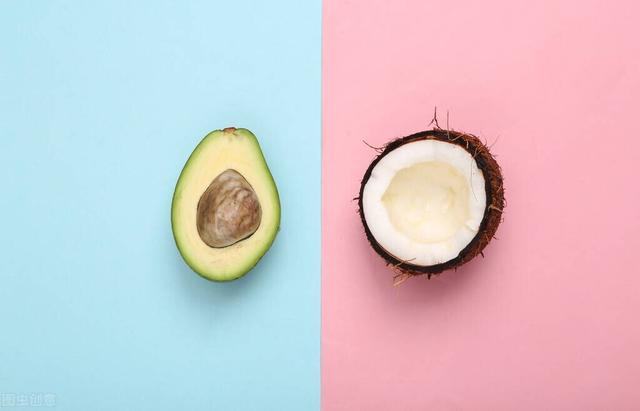 牛油果切开太生怎么办，生牛油果切开了怎么办（牛油果怎么挑选成熟的）