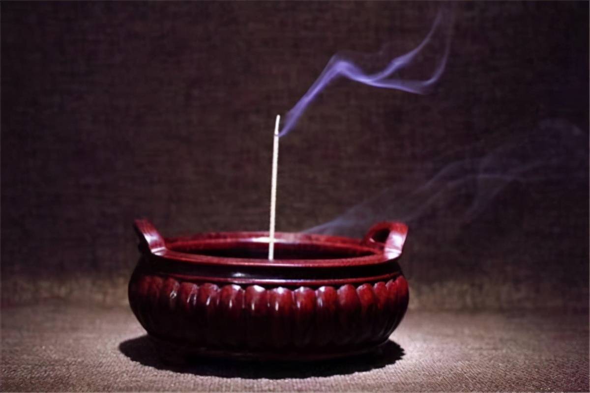 古时候人们还会用线香来记录时间,我们现在听到的"一炷香"就是这么来