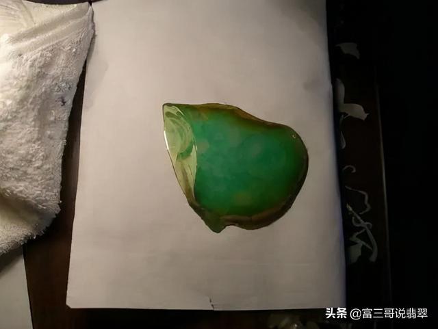 翡翠原石切割技巧，翡翠原石切（翡翠原石怎么切最合理）