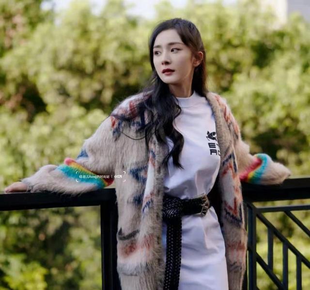 开衫毛衣怎么搭配，开衫毛衣怎么搭配裤子（开衫也能穿出少女感）