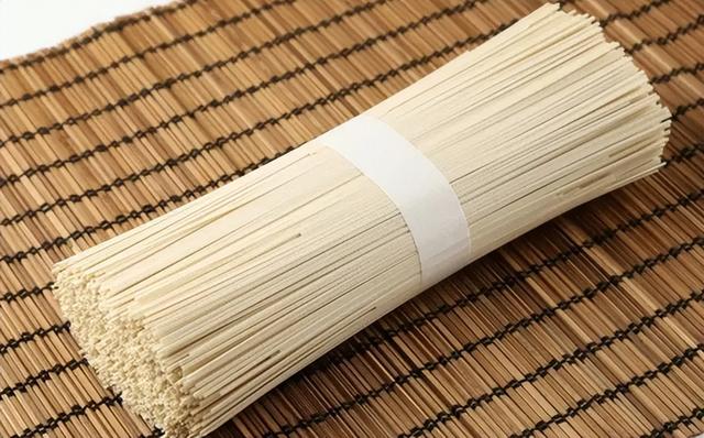 面条煮多久能熟，鲜面条需要煮多长时间（一般挂面煮多久就煮熟了）