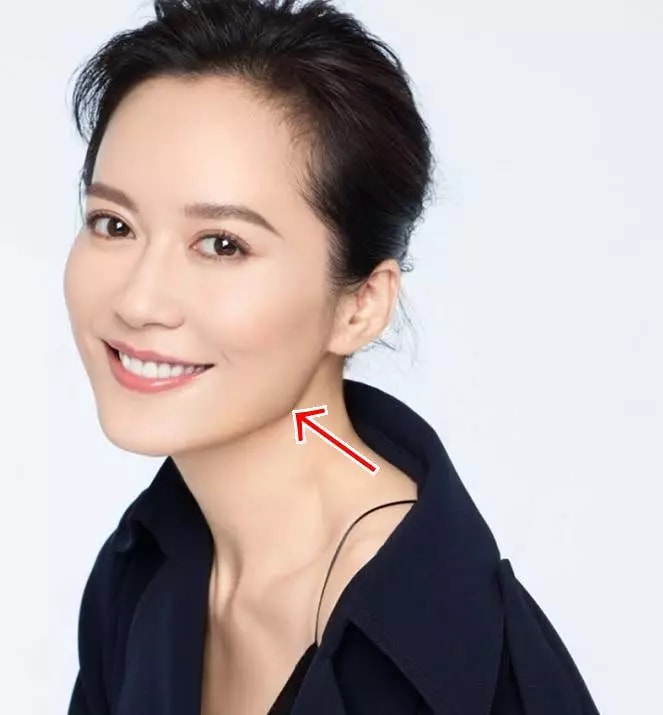 脸大下巴尖的女人面相,什么样的脸型比较抗老-相术-荣耀易学