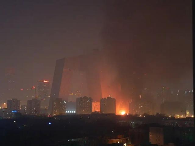 登高平台消防车，云梯消防车主要用于什么（我国花2400万元从芬兰进口一辆值吗）