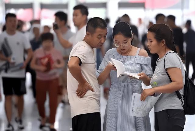 国家电网招收什么专业的学生，国家电网限制专业吗（国家电网认可的10所大学）