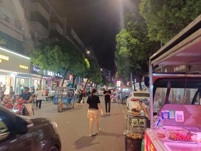 浙江金华有哪些地方有夜市，金华市区夜市有几个（金华金义新区孝顺镇朝晖路上的夜市）