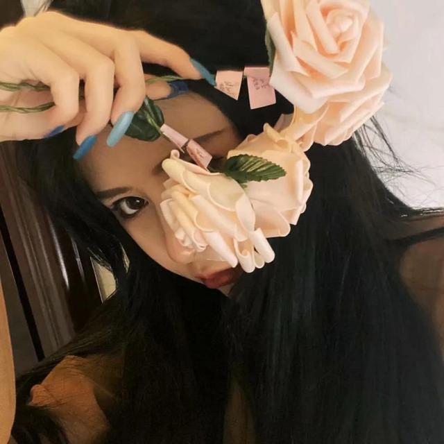 女孩微信头像文雅有气质，文艺有气质的微信女生头像  阳光触碰嘴角的弧度（别让时光偷走你上扬的嘴角）