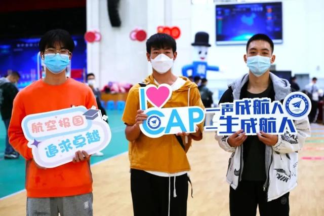 四川信息技术学院，2022年四川信息职业技术学院有哪些院系和专业（四川省高职院校入学当天美照曝光）