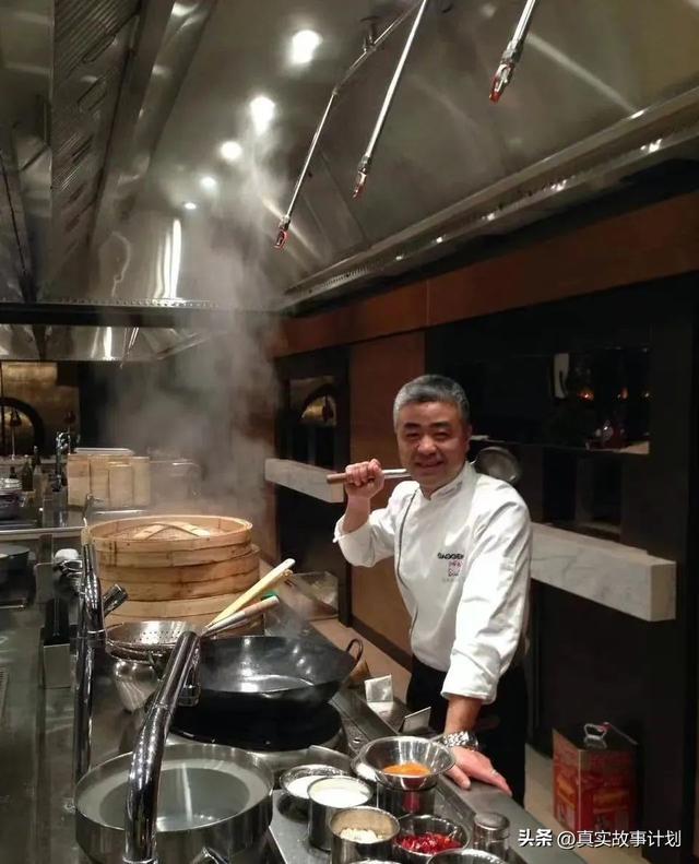 老饭骨三个人来历，小鸡炖蘑菇老饭骨（走红之前，迈出恐惧的一瞬）