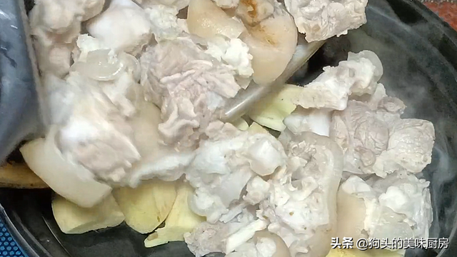 猪脚姜醋用什么醋，猪脚姜用哪种醋（广东百年名菜猪脚姜）