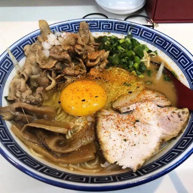 生鸡蛋怎么判断坏了，怎么知道鸡蛋是好是坏（日本的生鸡蛋真的可以放心吃吗）