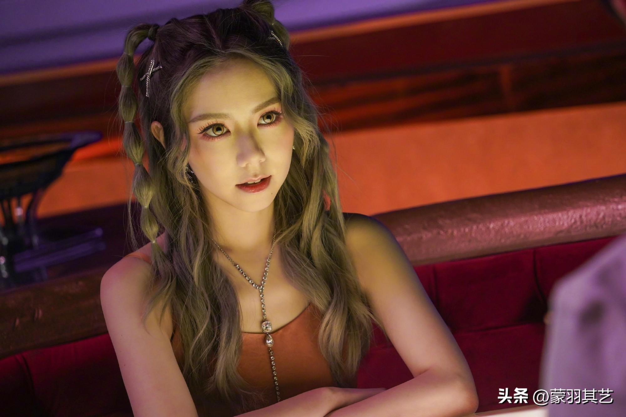 邓紫棋个人简历资料(邓紫棋改名歌莉雅?明星解约的代价有多大?