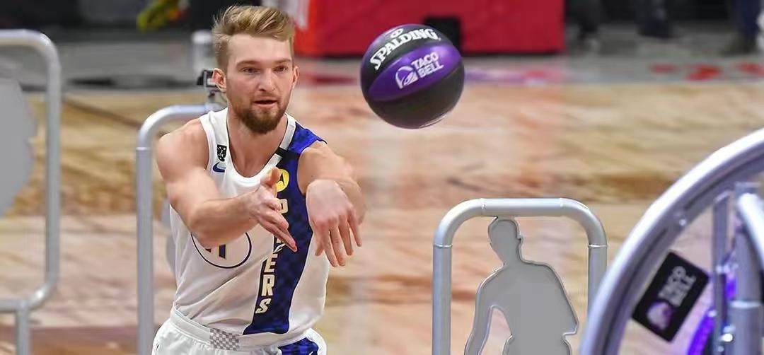 直到95年他才进入了nba,虽然当的萨博尼斯已经不在年轻,但仍旧有着很