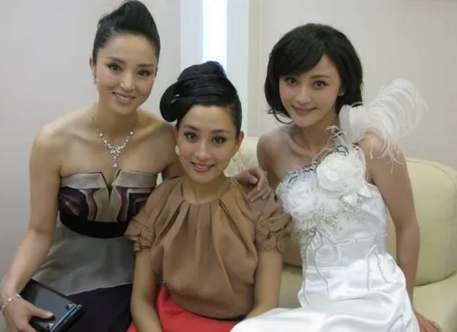 姚笛现状如何，身材高挑气质十足（姚笛：和文章当街拥吻）