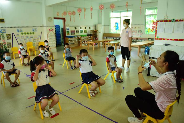幼师一个月大概多少钱一个月，幼师工资多少一个月（“铁饭碗”哪有这么低的待遇）